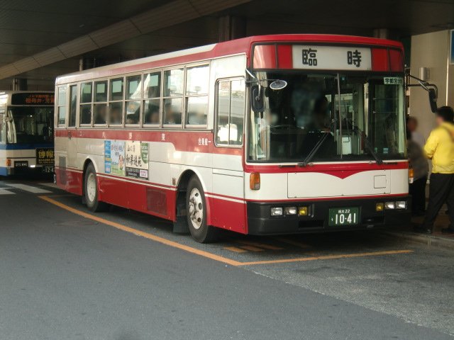 宇都宮大学への臨時バス（ＪＲと東野で交互に運行）で、西口三番乗り場（通常は、JRバスの乗り場）に停車中の東野バス