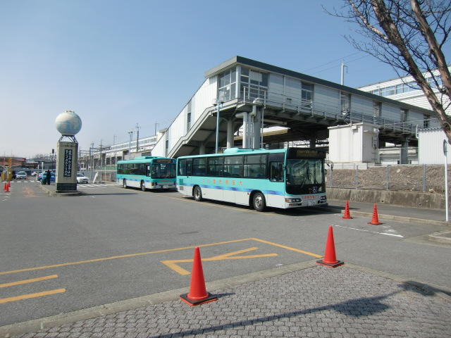 東北新幹線運行再開後は、福島などからの避難者の車であふれていた那須塩原駅東口は、平常どおりとなっています。（４月３日撮影）