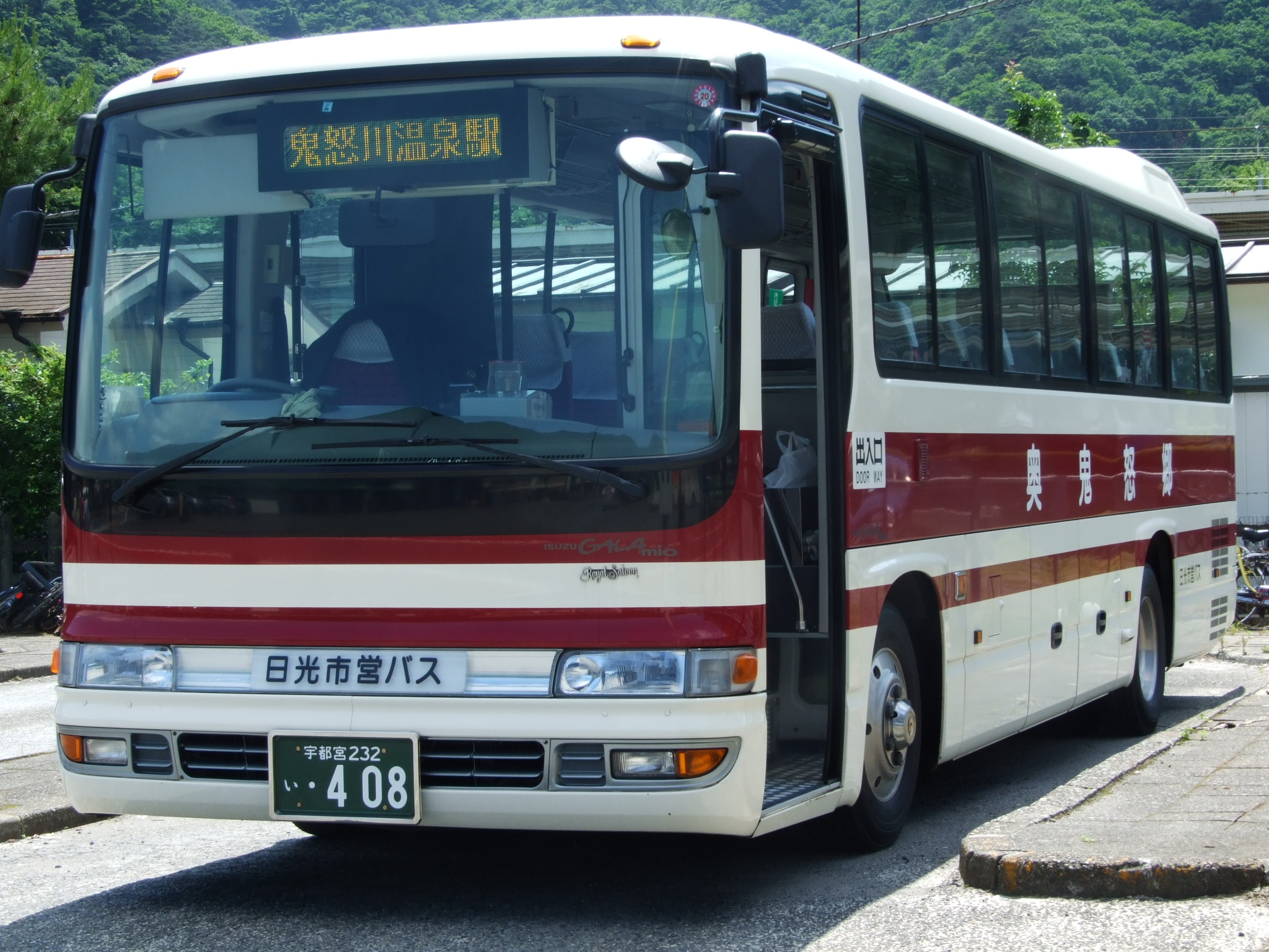 ２００８年４月１日からしおや交通に運行委託となった日光市営バス川俣線